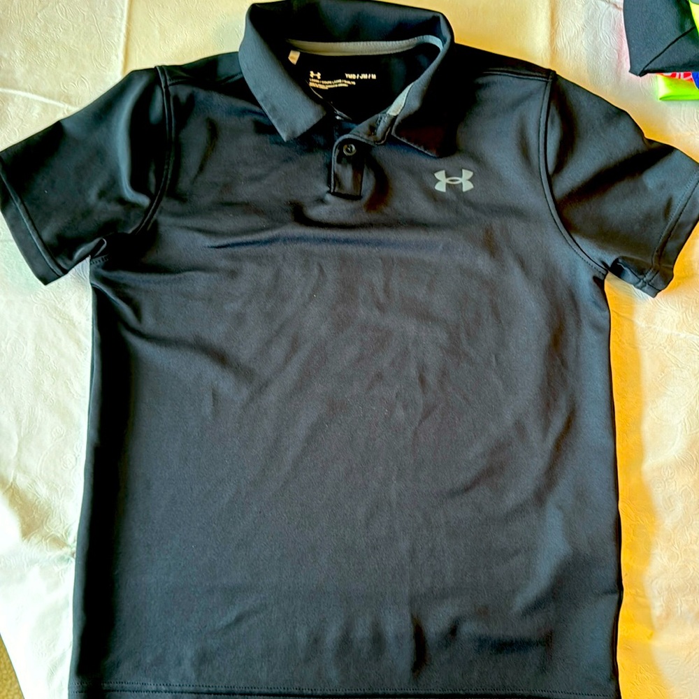 Boys youth medium black under armor polo